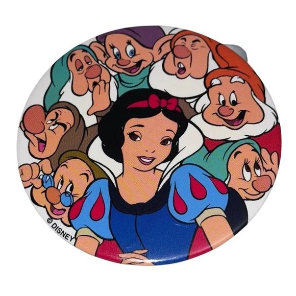 The Walt Disney Co Snow White The Seven Dwarfs Button Pin The Walt Disney Co Vtg - Picture 1 of 8